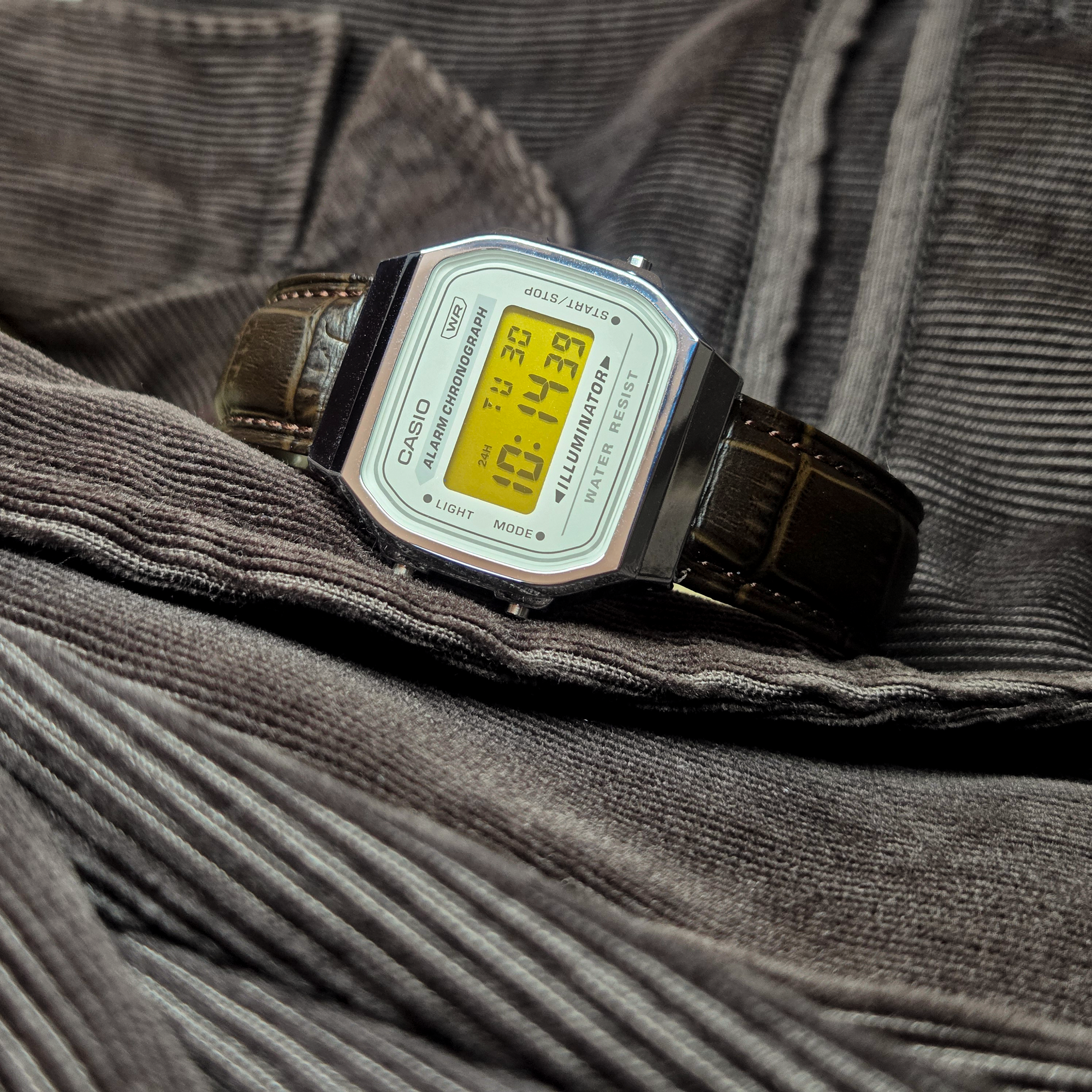 "Speciale Giallo" Casio A168WA-8AY